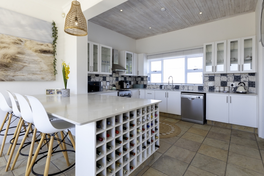 5 Bedroom Property for Sale in West Beach Eastern Cape